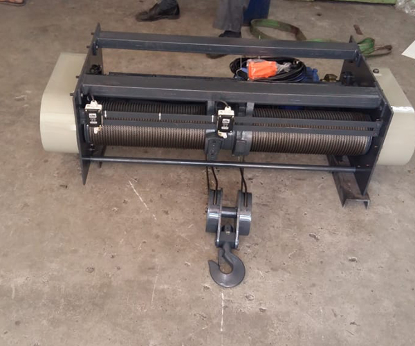 BASE MOUNTED WIRE ROPE HOIST