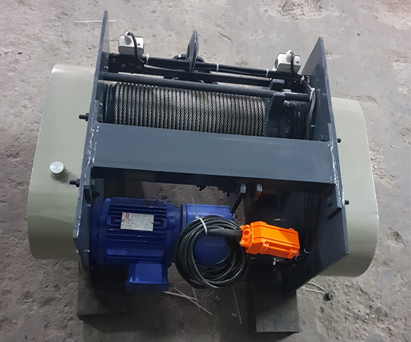 BASE MOUNTED WIRE ROPE HOIST